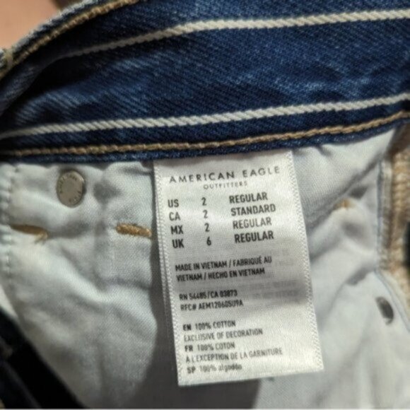 American Eagle striped high rise Mom Jeans - Picture 7 of 7